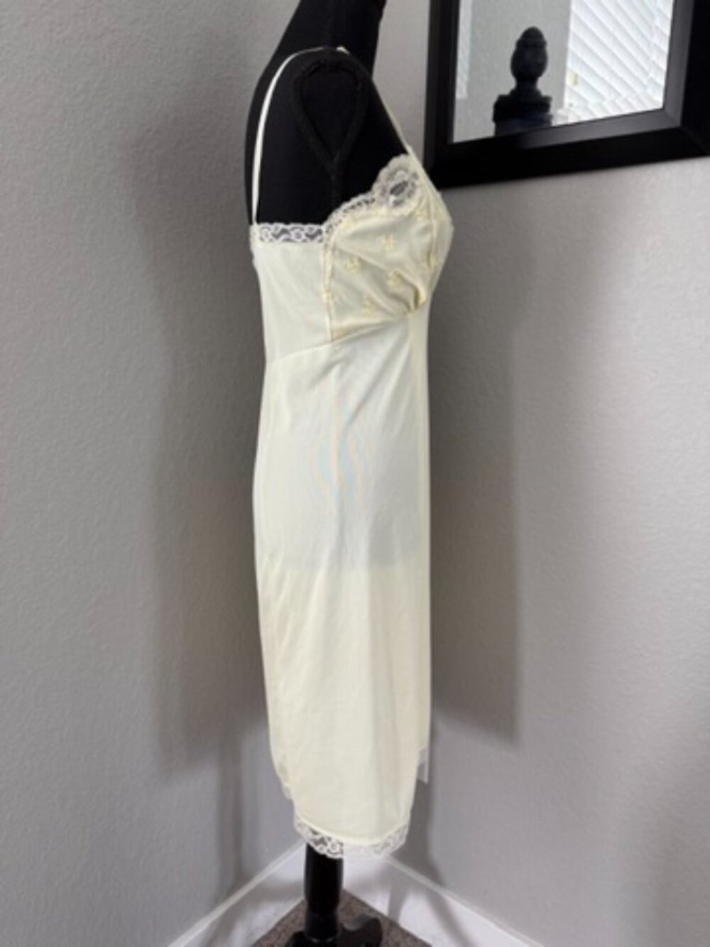VTG 60s Embroidered Lace Slip Dress Chemise PHILMAID Pale Yellow 34 - Picture 6 of 12